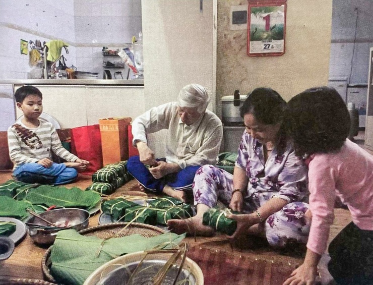 Tổng Bí thư, Chủ tịch nước Nguyễn Phú Trọng cùng gia đình gói bánh chưng dịp Tết cổ truyền, Xuân Kỷ Hợi 2019. Ảnh: Văn phòng Tổng bí thư