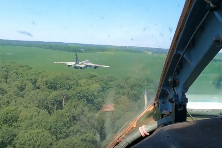 Nhóm cường kích Su-25 tham gia tác chiến ở tỉnh Kursk. Ảnh: Bộ Quốc phòng Nga/ TASS