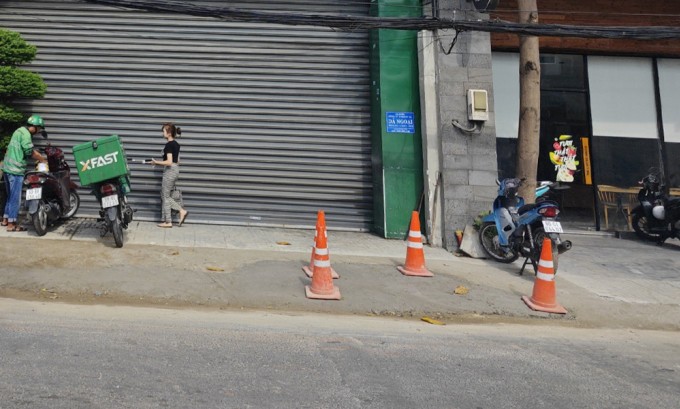 Hai công nhân tử vong khi đào đường - 1