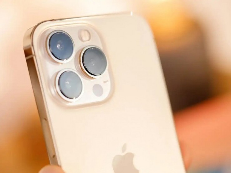 iPhone viền thép gọn nhẹ, camera zoom 3x, giá rẻ bậc nhất