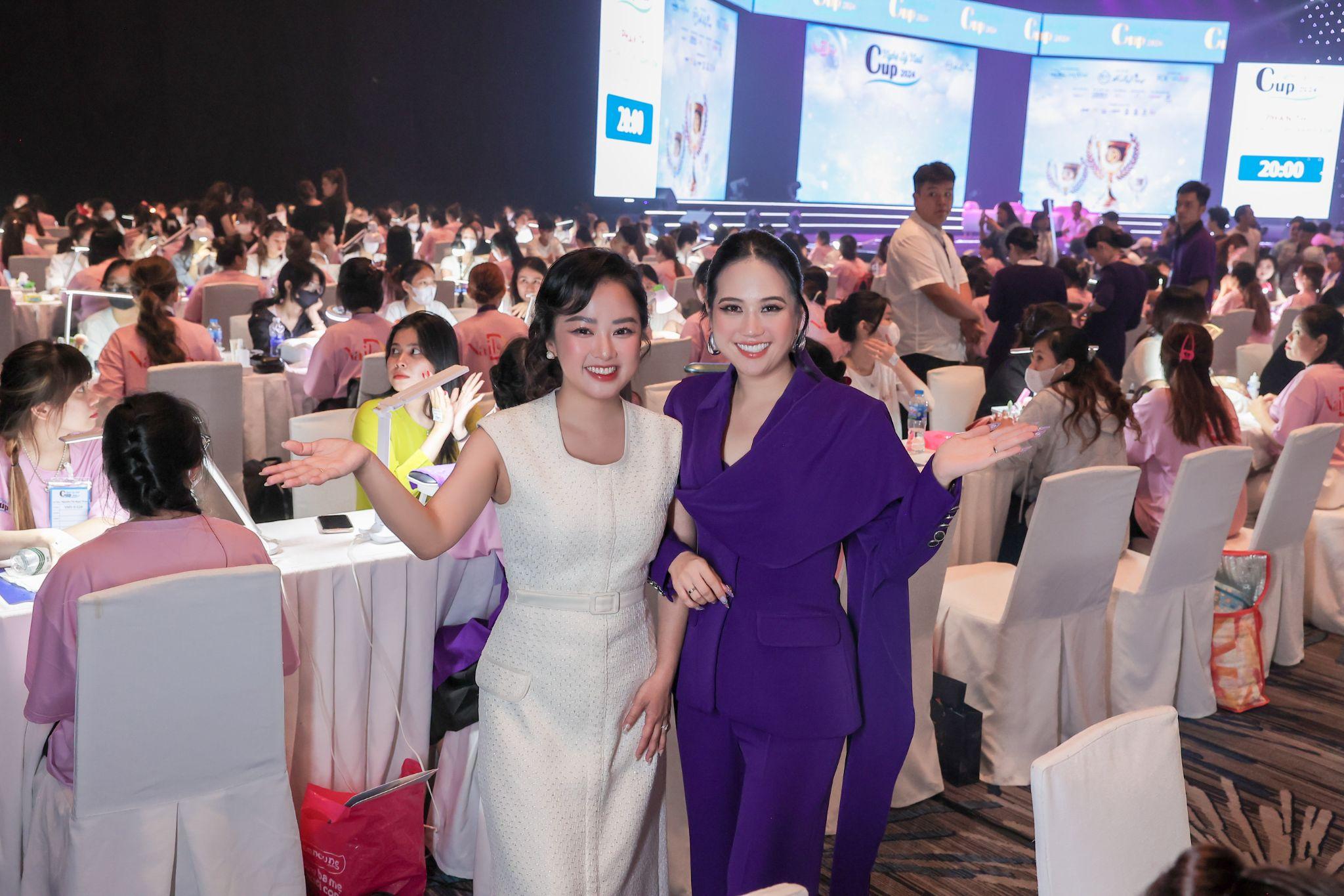 Bà Nguyễn Tường Vi – P.TGĐ Công ty CP Kềm Nghĩa và Grand Master Pang Mỹ Nguyên - Trưởng BTC Nails Day