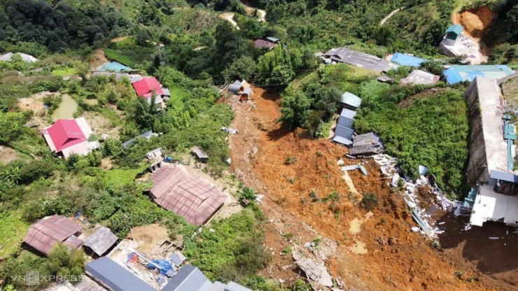 Vụ sạt lở kinh hoàng ở Tà Xùa: Hơn 20 bungalow bị vùi lấp, 1 người tử vong