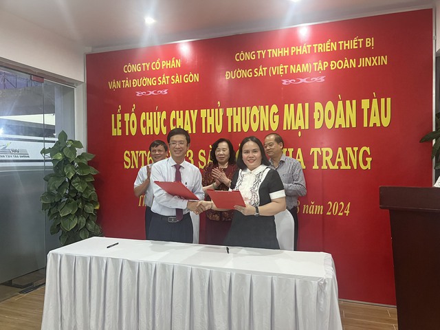 Đoàn tàu hạng sang SNT6/SNT3 tuyến TP HCM - Nha Trang chính thức vận hành thương mại