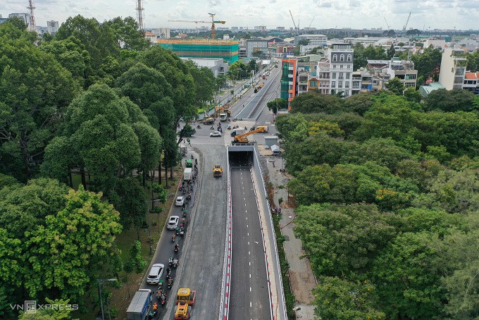 Hầm chui Trần Quốc Hoàn thông xe, giảm ùn tắc cửa ngõ sân bay Tân Sơn Nhất