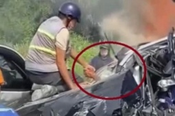 Tin tức trong ngày - Người đầu tiên kéo tài xế kẹt trong xe Volvo: 'Đừng gọi tôi là người hùng'