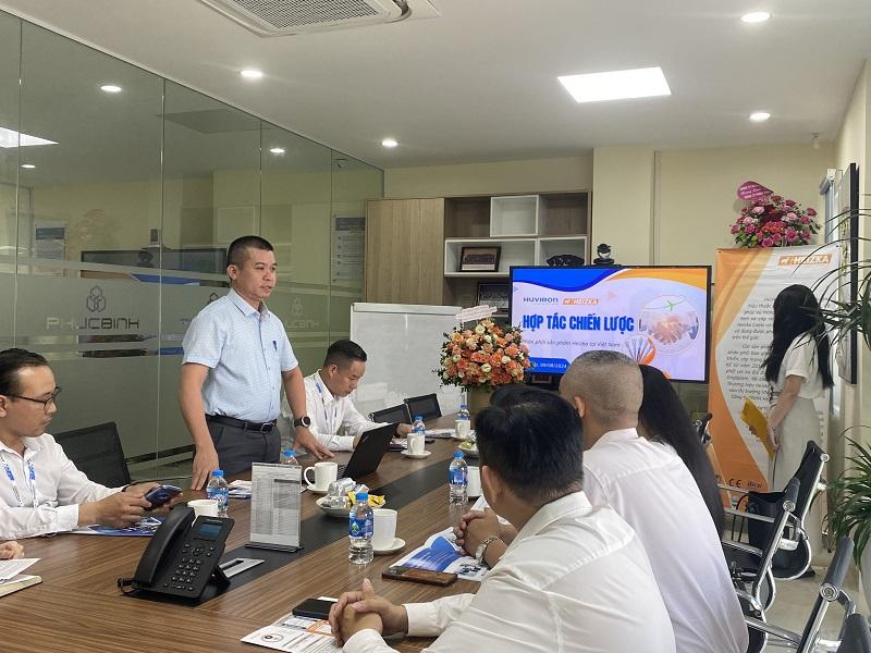 Ông Phùng Đức Việt chia sẻ tại buổi lễ ký kết hợp tác