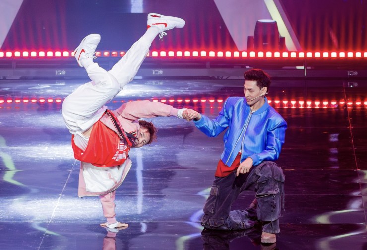 TikToker nổi tiếng bị làm mờ mặt trong show Anh trai - 6