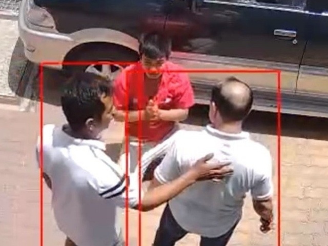 Lai lịch bất ngờ người đàn ông đập kính xe, bắt tài xế quỳ xin lỗi ở Bình Dương