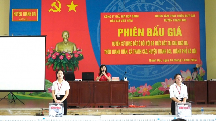 Phiên đấu giá 68 lô đất tại khu Ngõ Ba, thôn Thanh Thần, xã Thanh Cao, huyện Thanh Oai (ngày 10/8). Ảnh: thanhoai.gov