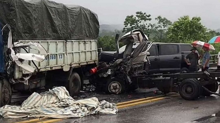 Tai nạn kinh hoàng trên cao tốc Nội Bài - Lào Cai: 1 người tử vong, 1 người bị thương