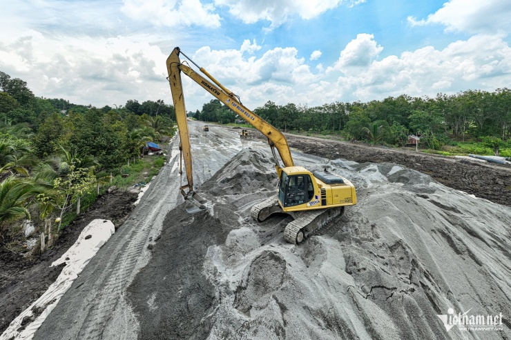 Đường Hồ Chí Minh Chơn Thành - Đức Hòa: Huy động lực lượng, đảm bảo tiến độ thông xe kỹ thuật