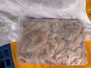 Thị trường - Tiêu dùng - Tạm giữ nửa tấn dồi trường, vú heo, mề gà, chả cá "có vấn đề"