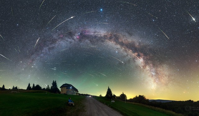 Một trận mưa sao băng Perseids - Ảnh: SKY AND TELESCOPE