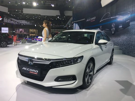 Honda Accord được hãng giảm trực tiếp tiền mặt 220 triệu đồng.