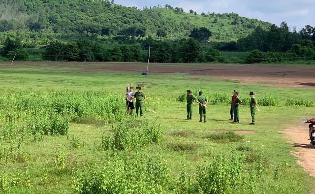 Lực lượng chức năng dựng lại hiện trường vụ án