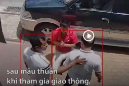 Tài xế bị bắt quỳ giữa đường: 'Tôi lo cho vợ con trên xe'