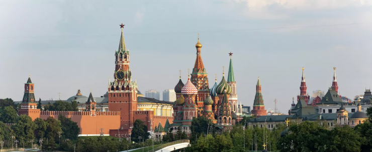 Một góc Điện Kremlin với Tháp Spasskaya và Nhà thờ St. Basil ở Moscow, Nga. Ảnh: Sputnik