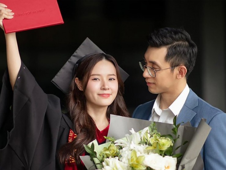 Chồng đại gia của Midu gây 'sốt' với ánh mắt si mê vợ