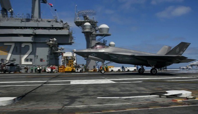 Tiêm kích tàng hình F-35C hạ cánh trên tàu sân bay USS Abraham Lincoln (CVN-72). Ảnh: Hải quân Mỹ