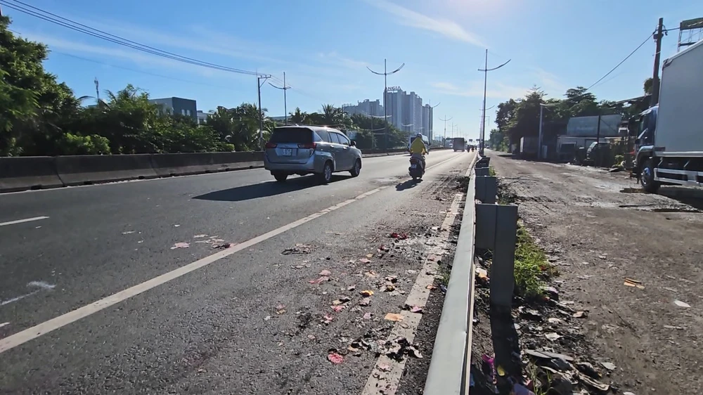 Nam Tài Xế Hùng Cửu Chiếc Xe Tải Bốc Lửa, Đánh Vòng 2km Để Kêu Cứu