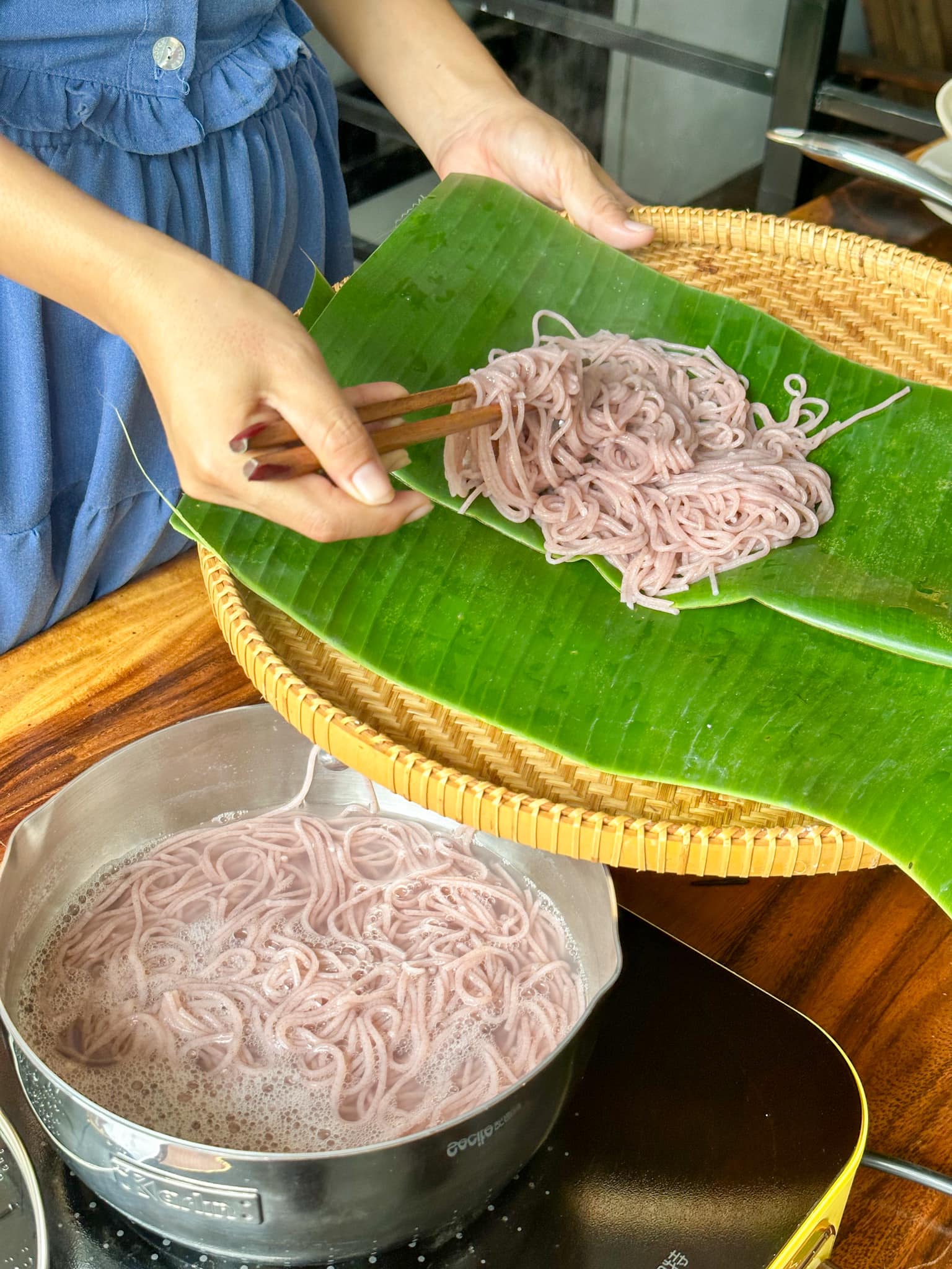 Bí quyết làm bánh tráng cuốn thịt heo hai đầu da ngon bất ngờ - 9