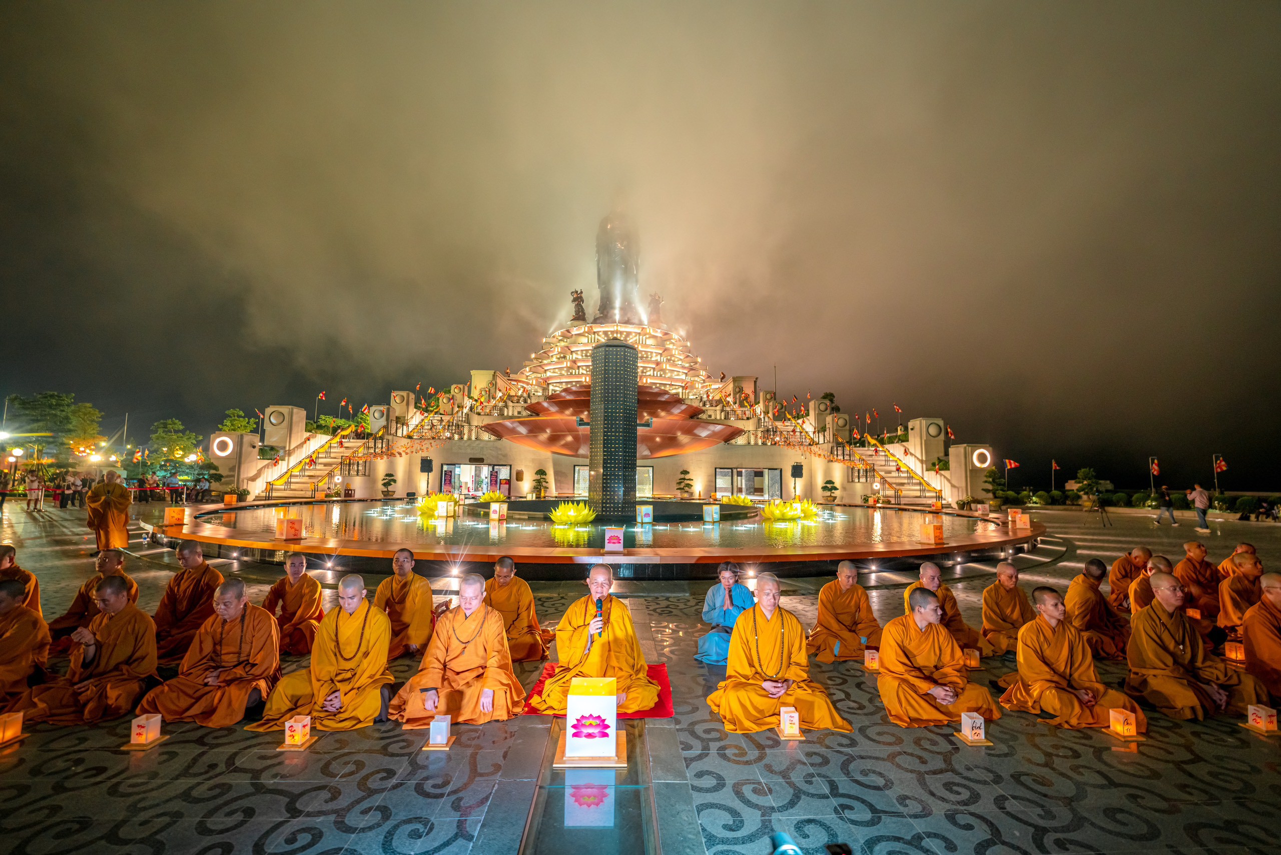 Mây phủ kín đỉnh núi, “nóc nhà Nam bộ” không hổ danh miền tiên cảnh - 8