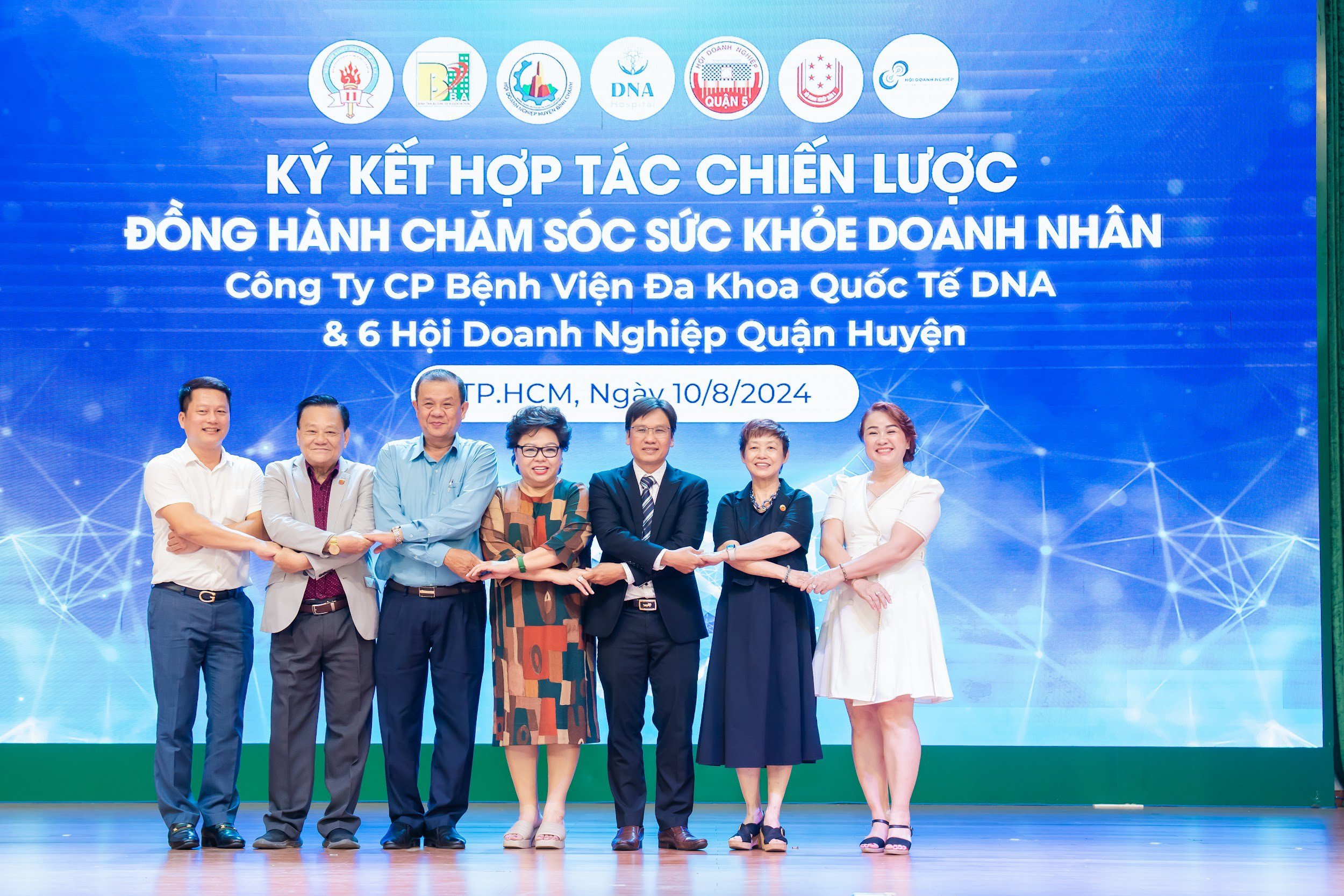 Bệnh viện Quốc tế DNA ký kết hợp tác chiến lược với 6 Hội Doanh nghiệp quận huyện về đồng hành chăm sóc sức khỏe doanh nhân.