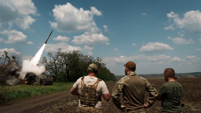 Pháo phản lực HIMARS khai hỏa ở Ukraine. Ảnh: Ukrainska Pravda.