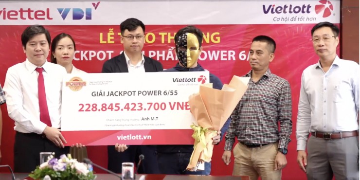 Anh M.T nhận giải Jackpot với tổng trị giá gần 229 tỷ đồng.&nbsp;&nbsp;