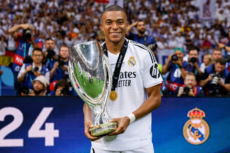 Mbappe giành danh hiệu đầu tiên cùng Real Madrid