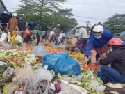 Tin tức trong ngày - 'Lên đời' cho thực phẩm bẩn: Nhặt rác về bán, chế biến món ăn