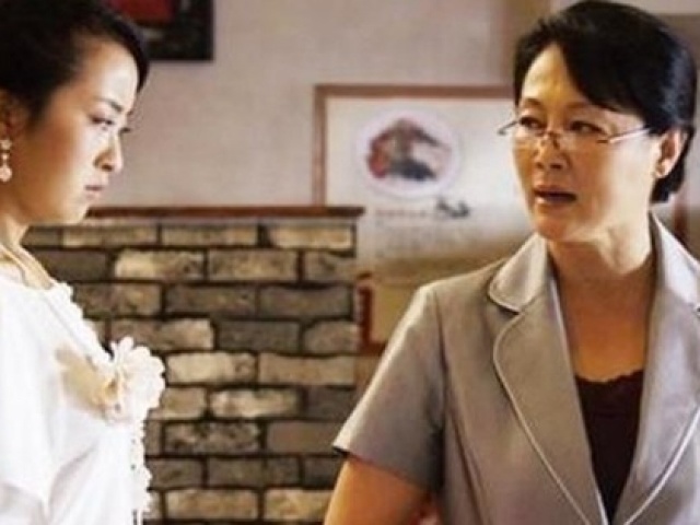 Được mẹ chồng ưu ái, con dâu suýt ngất khi nghe lỏm được cuộc nói chuyện của bà