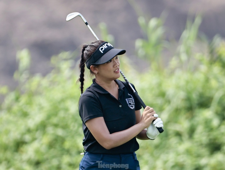 Những bóng hồng so tài khoe sắc ở Giải Vô địch Golf Quốc gia 2024 - 14