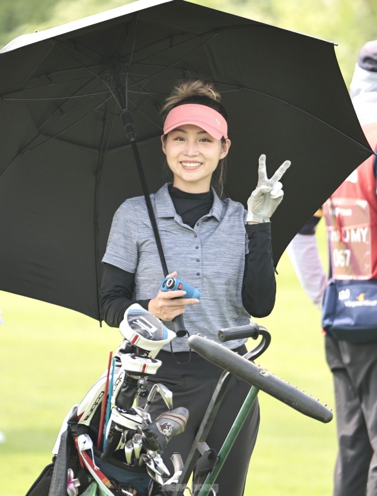 Những bóng hồng so tài khoe sắc ở Giải Vô địch Golf Quốc gia 2024 - 3