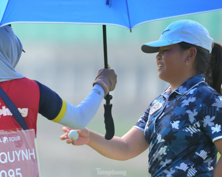 Những bóng hồng so tài khoe sắc ở Giải Vô địch Golf Quốc gia 2024 - 9