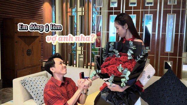 Trấn Thành giúp Anh Đức cầu hôn bạn gái - 1