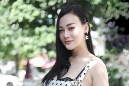 Thời trang - Phương Oanh khoe nội y ren, phối hàng hiệu hơn nửa tỷ đồng xuống phố