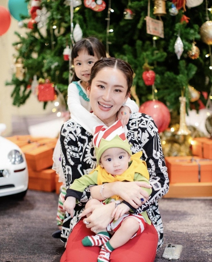 Chùm ảnh nữ Thủ tướng Thái Lan 37 tuổi trẻ trung, quyến rũ - 2