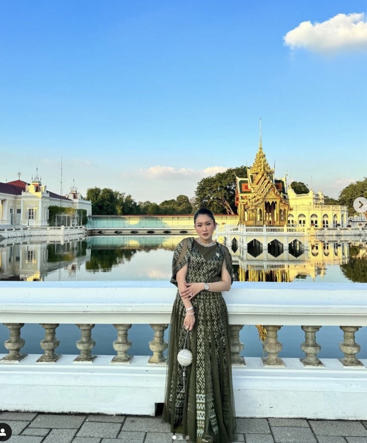 Chùm ảnh nữ Thủ tướng Thái Lan 37 tuổi trẻ trung, quyến rũ - 3