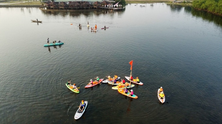 Nằm cách trung tâm TP Huế khoảng 20 cây số về phía Bắc, đầm Quảng Lợi được du khách đánh giá là một trong những khu vực đẹp nhất phá Tam Giang - Cầu Hai. Đầm Quảng Lợi được nhiều người tìm về trải nghiệm, trở thành điểm sáng du lịch cộng đồng vùng đầm phá.