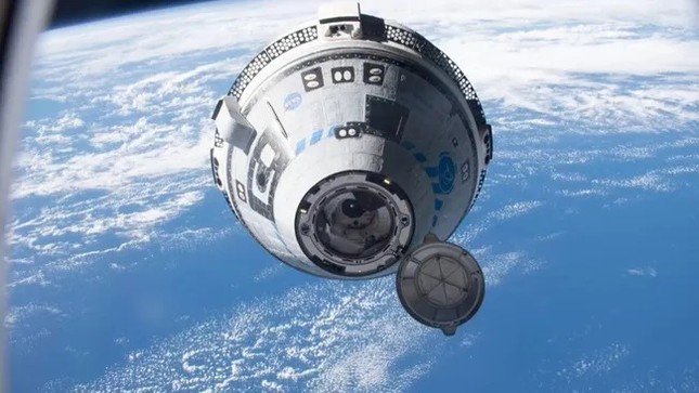 Tàu vũ trụ Starliner của Boeing đang tiến gần đến Trạm vũ trụ quốc tế. (Ảnh: NASA)