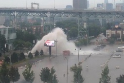 Media - Clip: Vỡ đường ống nước chính gây ngập lụt nghiêm trọng