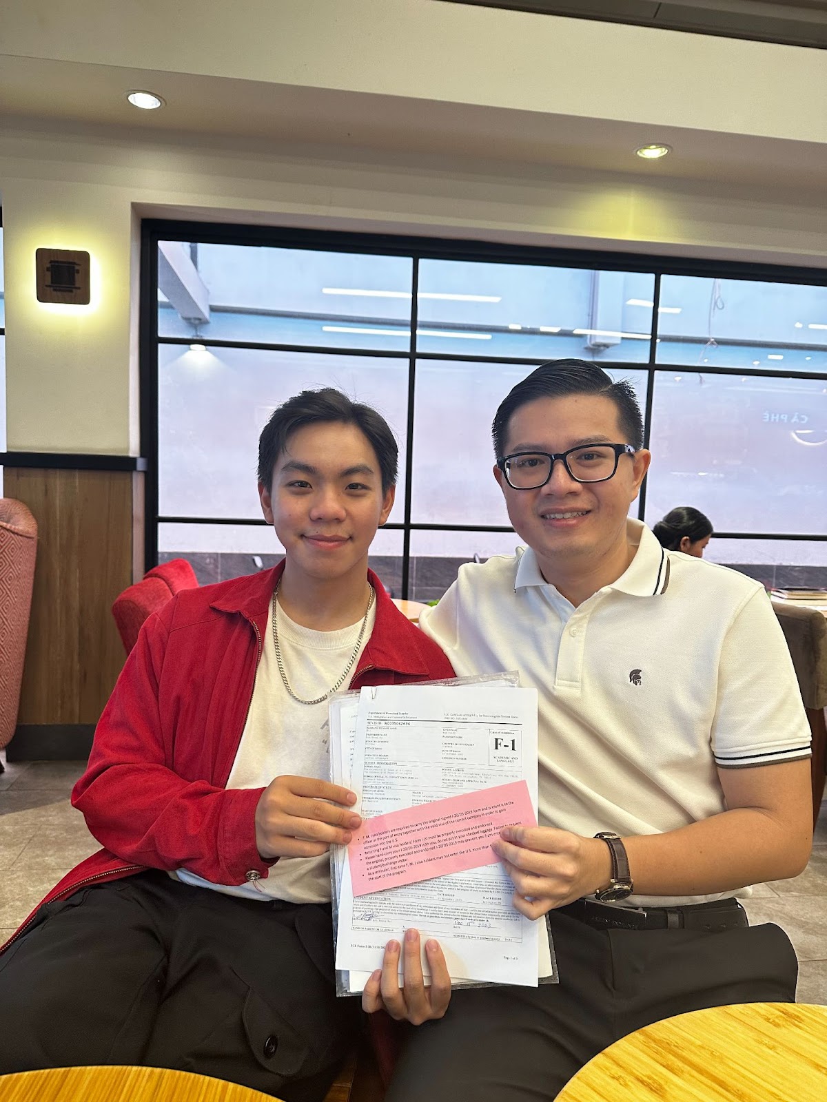 “Chiếc vé hồng quyền lực” mà Westernvisa vinh dự được trao cho nhiều bạn trẻ