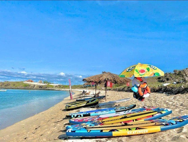 Một điểm chèo sup trên đảo Phú Quý.