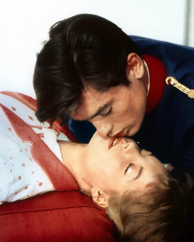 Nét điển trai khuynh đảo màn ảnh của tài tử Alain Delon - 3