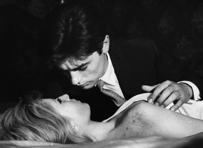 Nét điển trai khuynh đảo màn ảnh của tài tử Alain Delon - 5