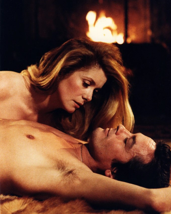 Nét điển trai khuynh đảo màn ảnh của tài tử Alain Delon - 13