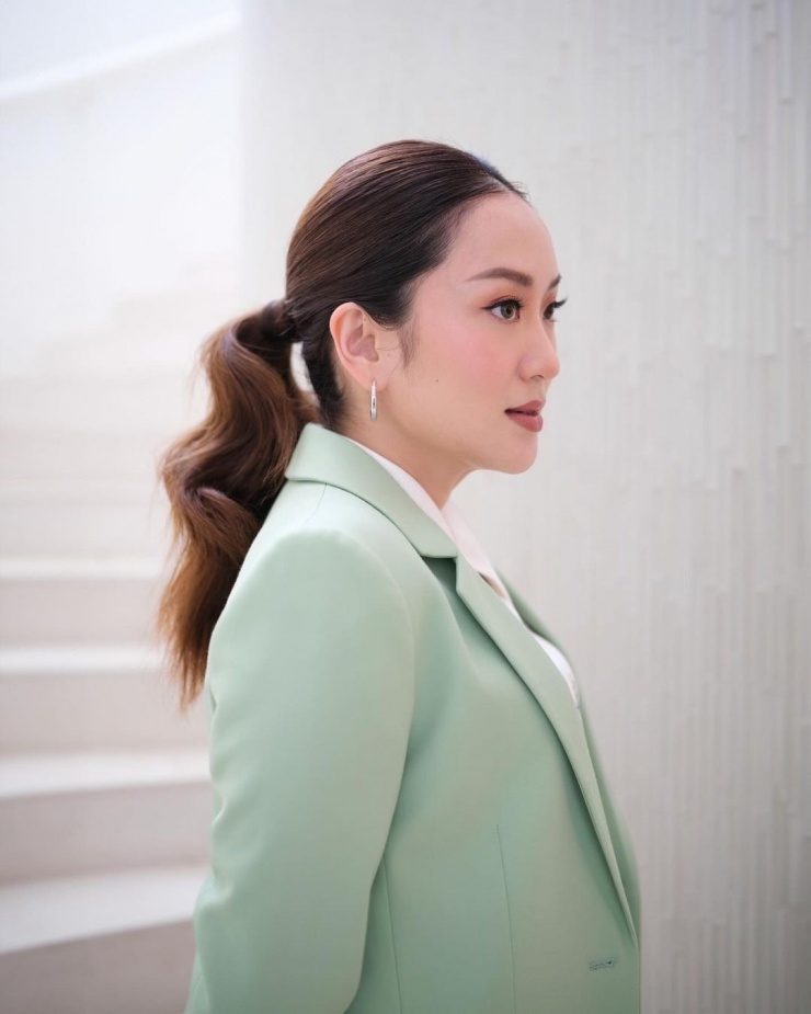 Phong cách thời trang sang trọng của tân Thủ tướng Thái Lan Paetongtarn Shinawatra - 4