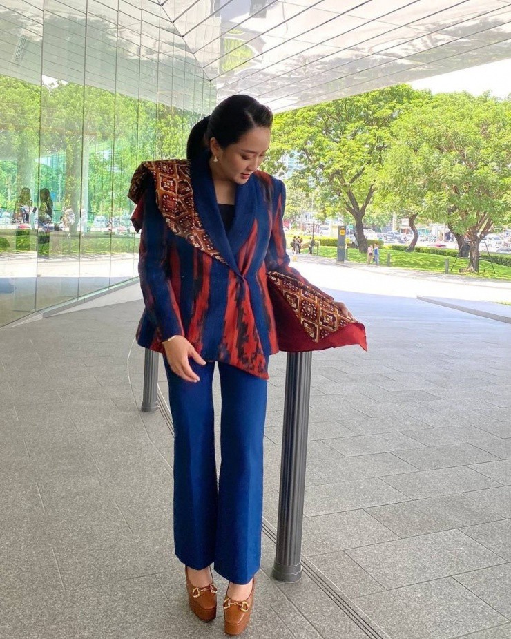 Phong cách thời trang sang trọng của tân Thủ tướng Thái Lan Paetongtarn Shinawatra - 9