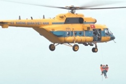 Media - Xem Không quân Việt Nam diễn tập kỹ thuật triệt lực xoáy, cẩu vớt người bị nạn